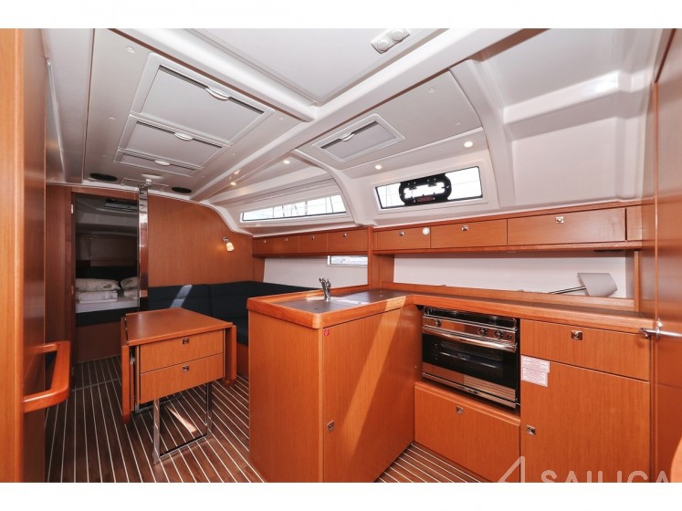 Bavaria 37 Cruiser - Yacht Charter Sailica
