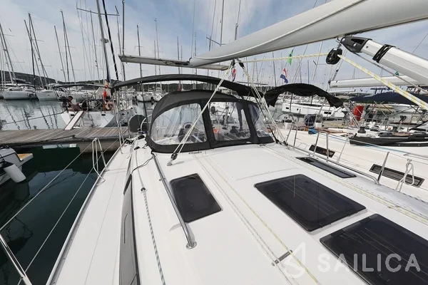 Bavaria 37 Cruiser - Yacht Charter Sailica