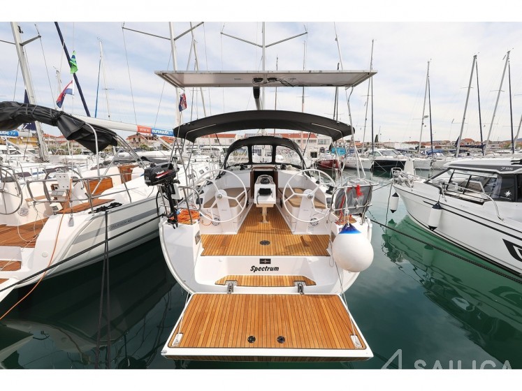 Bavaria 37 Cruiser - Yacht Charter Sailica