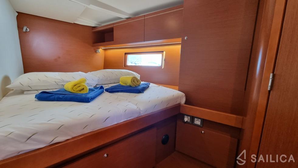 Oceanis 51.1 - Yacht Charter Sailica