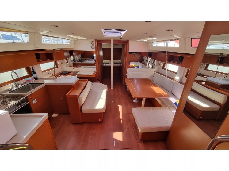 Oceanis 51.1 - Yacht Charter Sailica