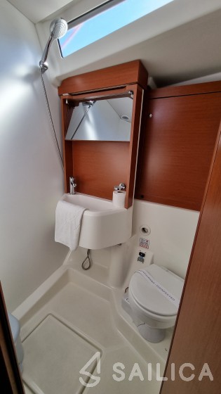Oceanis 51.1 - Yacht Charter Sailica