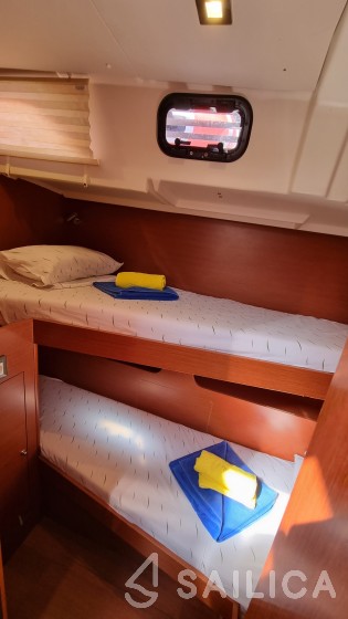 Oceanis 51.1 - Yacht Charter Sailica