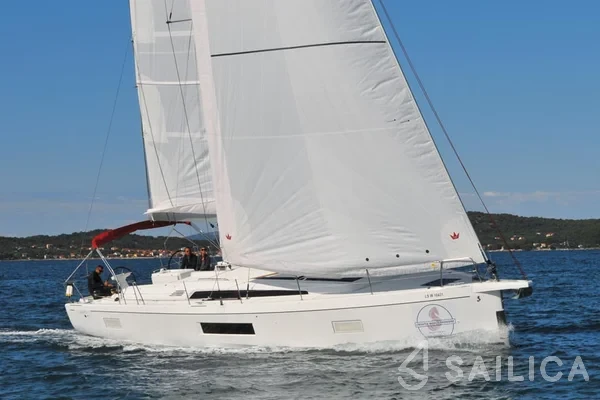 Oceanis 51.1 - Yacht Charter Sailica