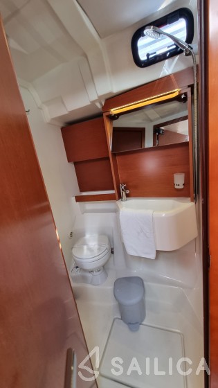 Oceanis 51.1 - Yacht Charter Sailica