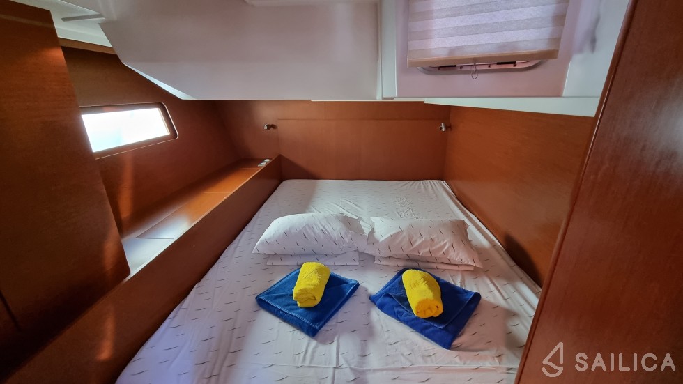 Oceanis 51.1 - Yacht Charter Sailica