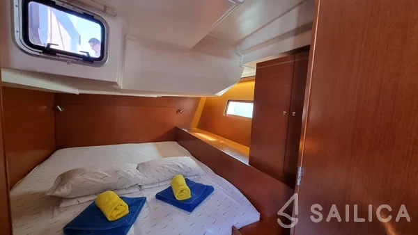 Oceanis 51.1 - Yacht Charter Sailica
