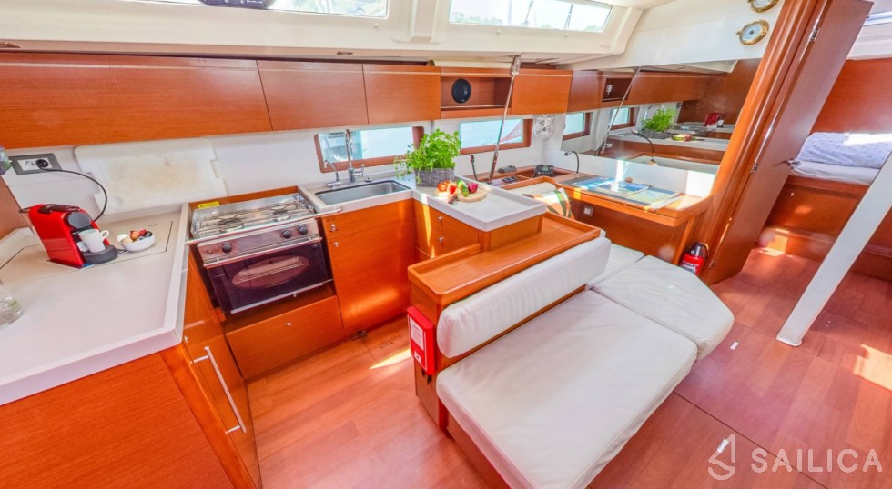 Oceanis 51.1 - Yacht Charter Sailica