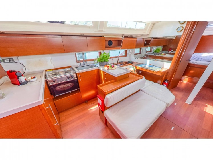 Oceanis 51.1 - Yacht Charter Sailica