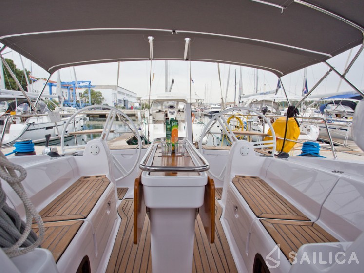 Elan 394 impression - Yacht Charter Sailica
