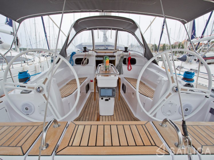 Elan 394 impression - Yacht Charter Sailica