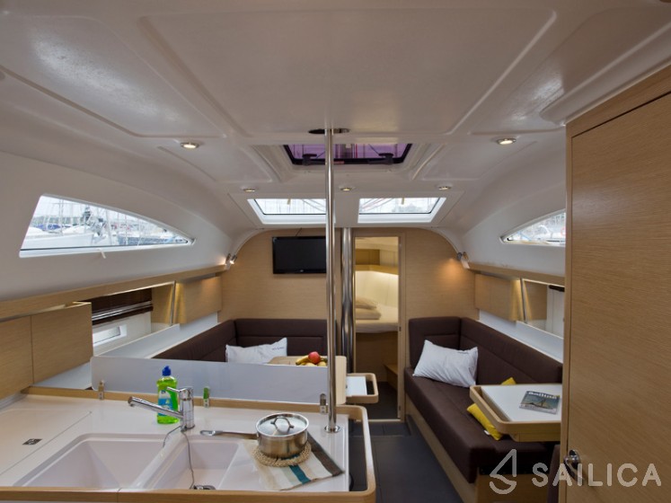 Elan 394 impression - Yacht Charter Sailica