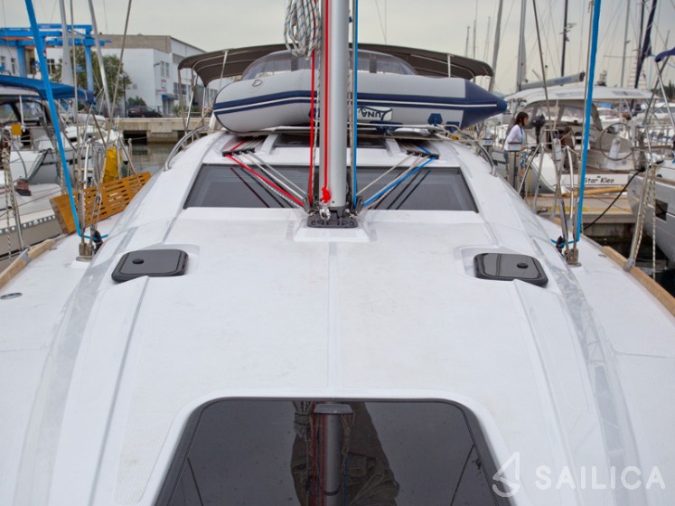Elan 394 impression - Yacht Charter Sailica