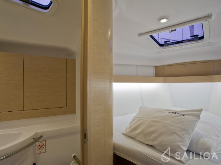 Elan 394 impression - Yacht Charter Sailica