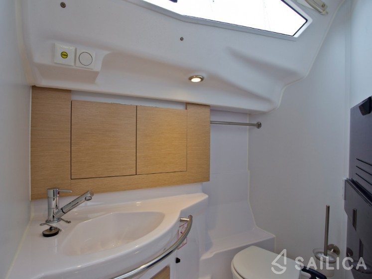 Elan 394 impression - Yacht Charter Sailica