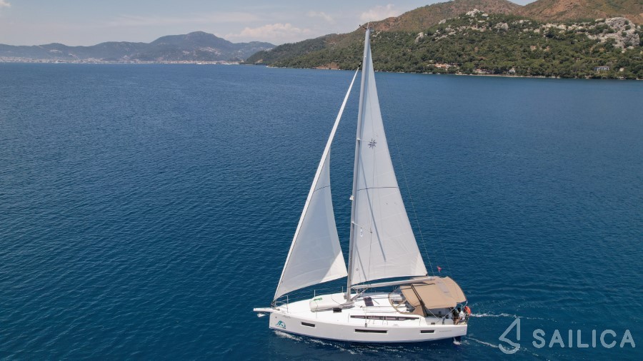 Sun Odyssey 410 - Yacht Charter Sailica