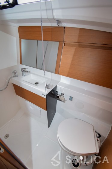 Sun Odyssey 410 - Yacht Charter Sailica