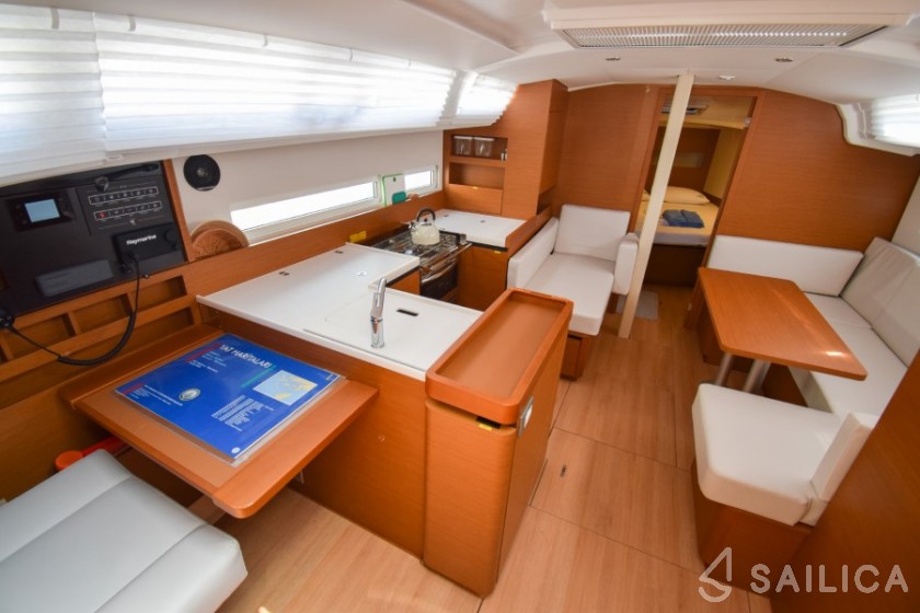 Sun Odyssey 410 - Yacht Charter Sailica