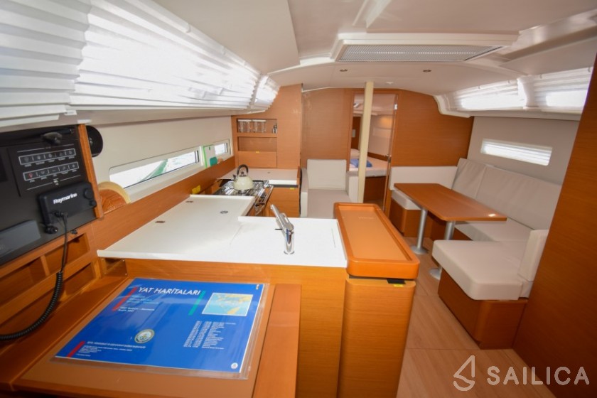 Sun Odyssey 410 - Yacht Charter Sailica