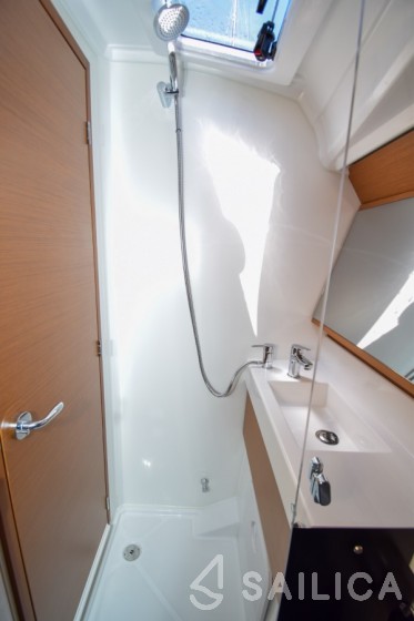 Sun Odyssey 410 - Yacht Charter Sailica