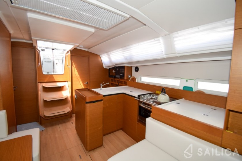 Sun Odyssey 410 - Yacht Charter Sailica