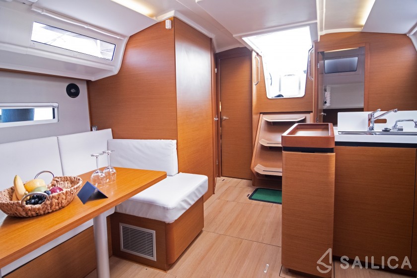 Sun Odyssey 410 - Yacht Charter Sailica