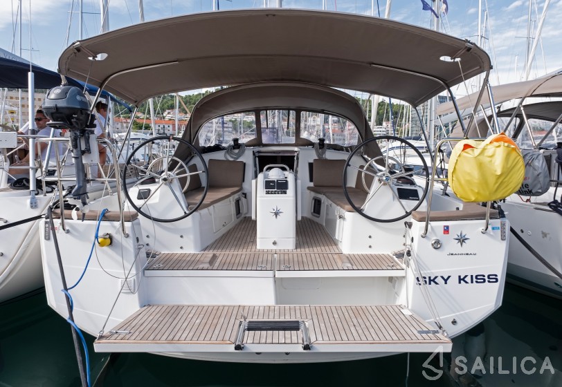 Sun Odyssey 410 - Yacht Charter Sailica
