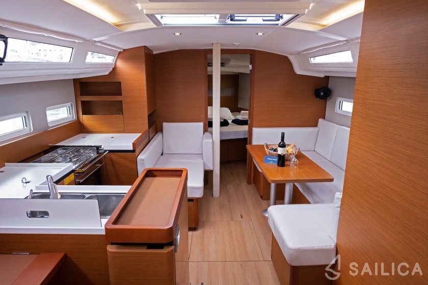 Sun Odyssey 410 - Yacht Charter Sailica