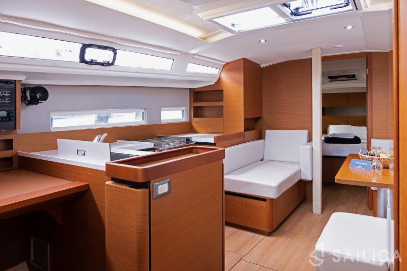 Sun Odyssey 410 - Yacht Charter Sailica