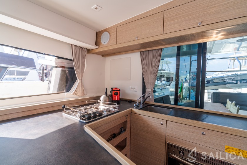 Lagoon 42 - Yacht Charter Sailica