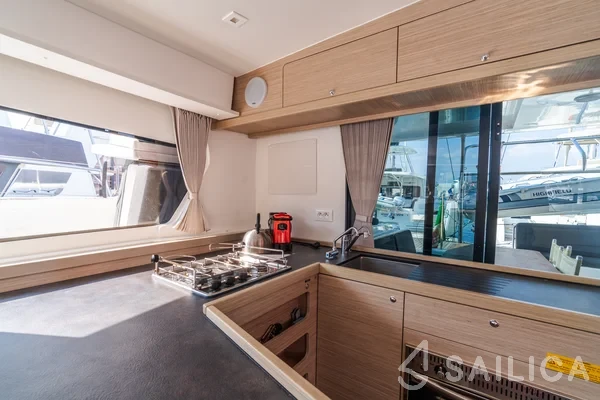 Lagoon 42 - Yacht Charter Sailica