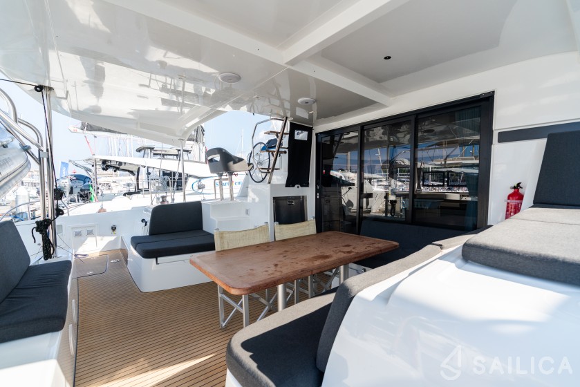 Lagoon 42 - Yacht Charter Sailica