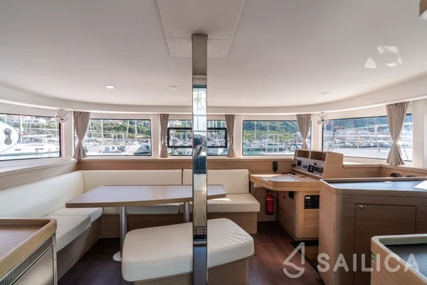 Lagoon 42 - Yacht Charter Sailica