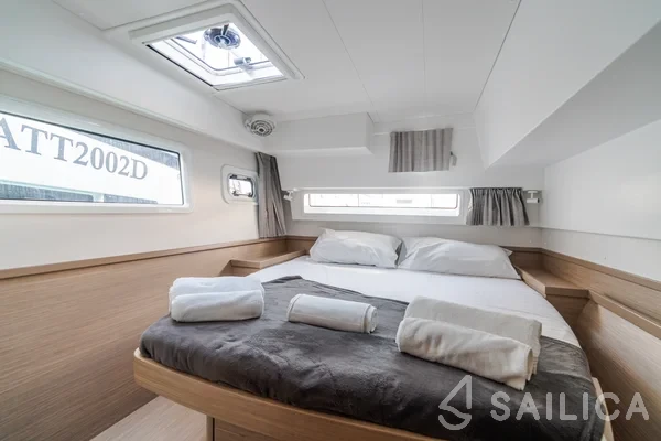 Lagoon 42 - Yacht Charter Sailica