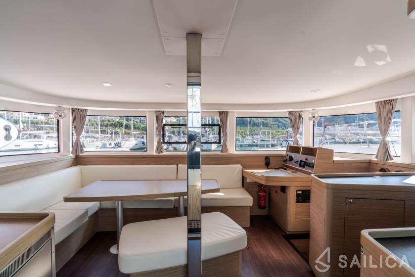 Lagoon 42 - Yacht Charter Sailica