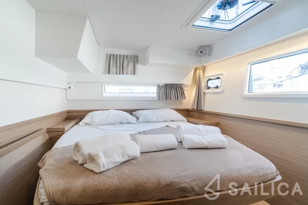 Lagoon 42 - Yacht Charter Sailica