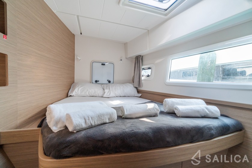 Lagoon 42 - Yacht Charter Sailica