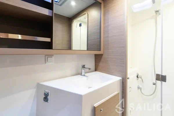 Lagoon 42 - Yacht Charter Sailica