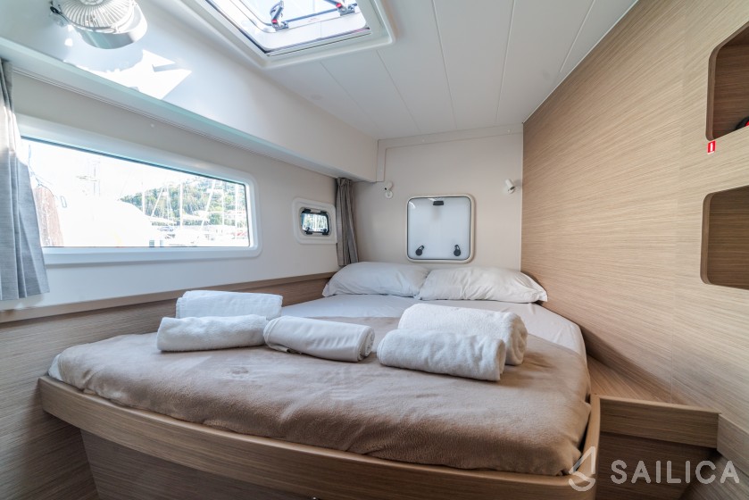 Lagoon 42 - Yacht Charter Sailica