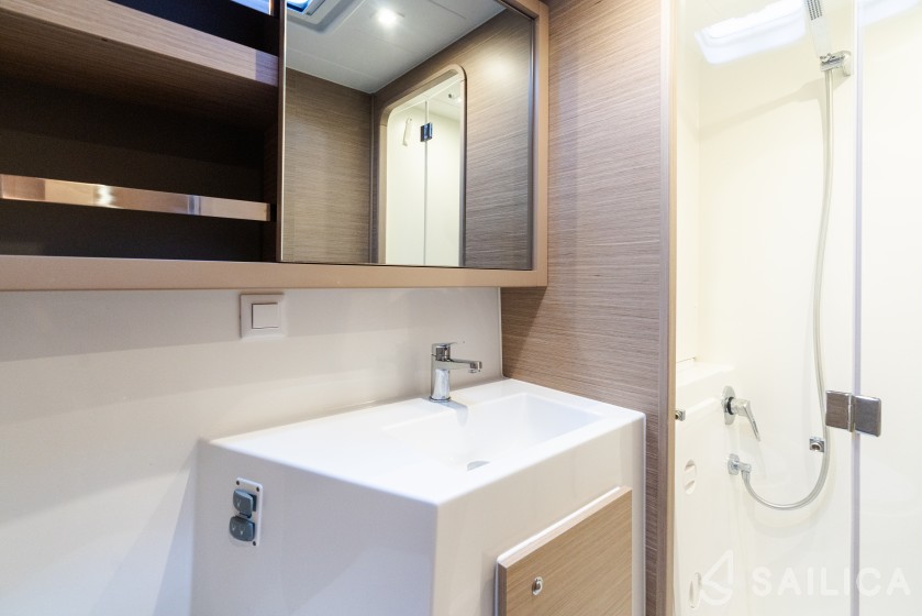 Lagoon 42 - Yacht Charter Sailica