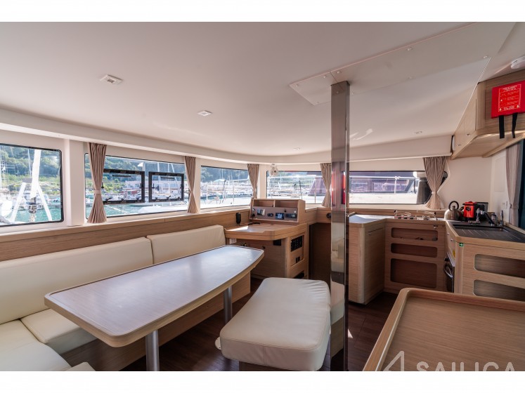Lagoon 42 - Yacht Charter Sailica