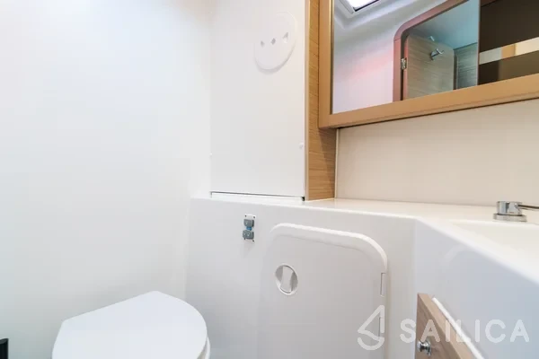 Lagoon 42 - Yacht Charter Sailica