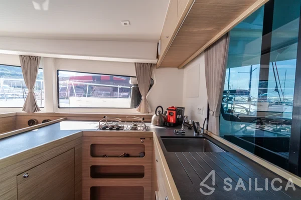 Lagoon 42 - Yacht Charter Sailica