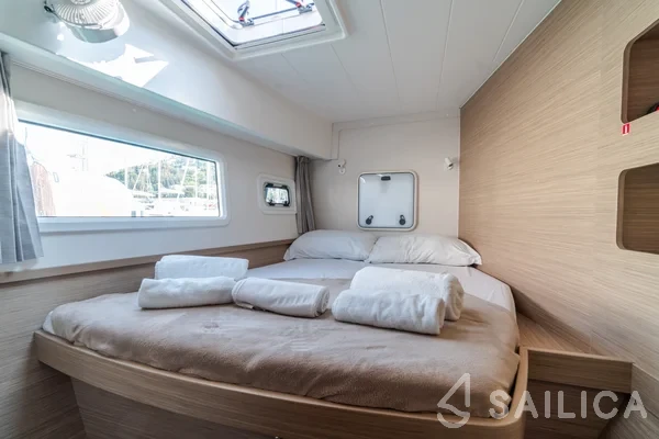 Lagoon 42 - Yacht Charter Sailica