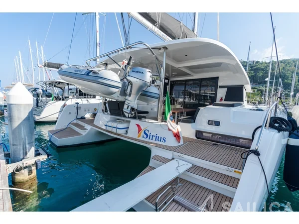Lagoon 42 - Yacht Charter Sailica