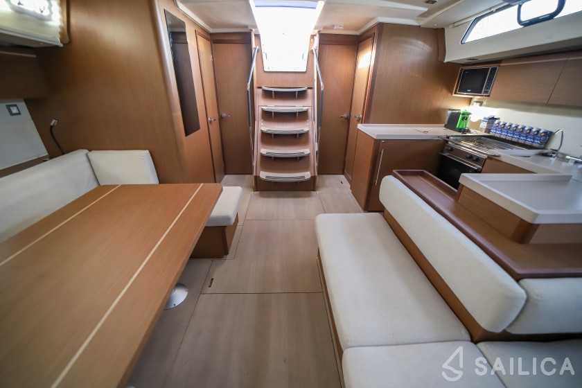 Oceanis 51.1 - Yacht Charter Sailica