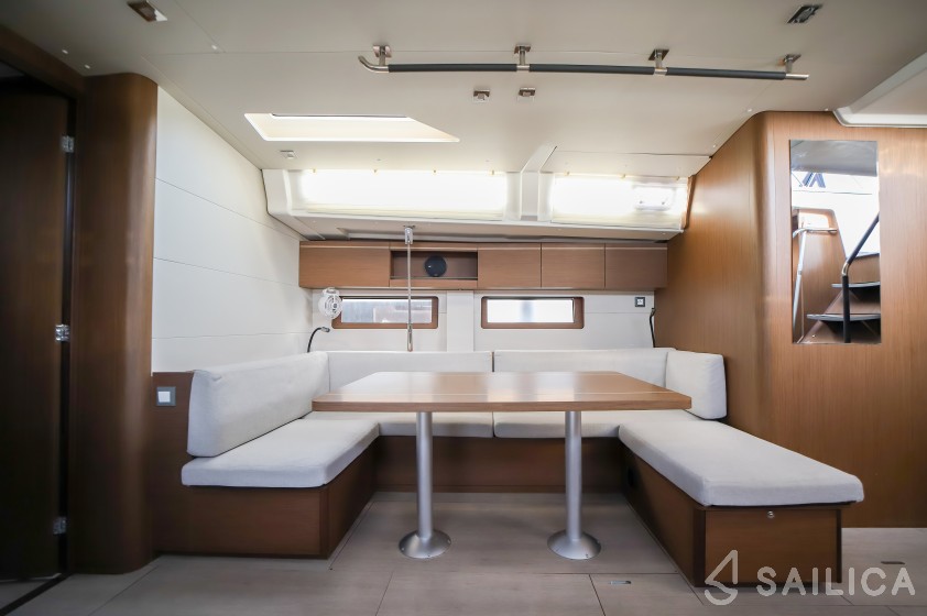 Oceanis 51.1 - Yacht Charter Sailica