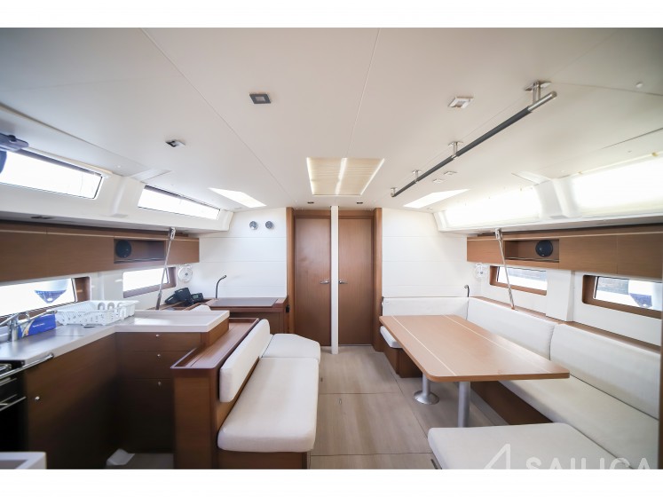Oceanis 51.1 - Yacht Charter Sailica