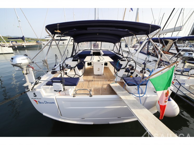 Oceanis 51.1 - Yacht Charter Sailica