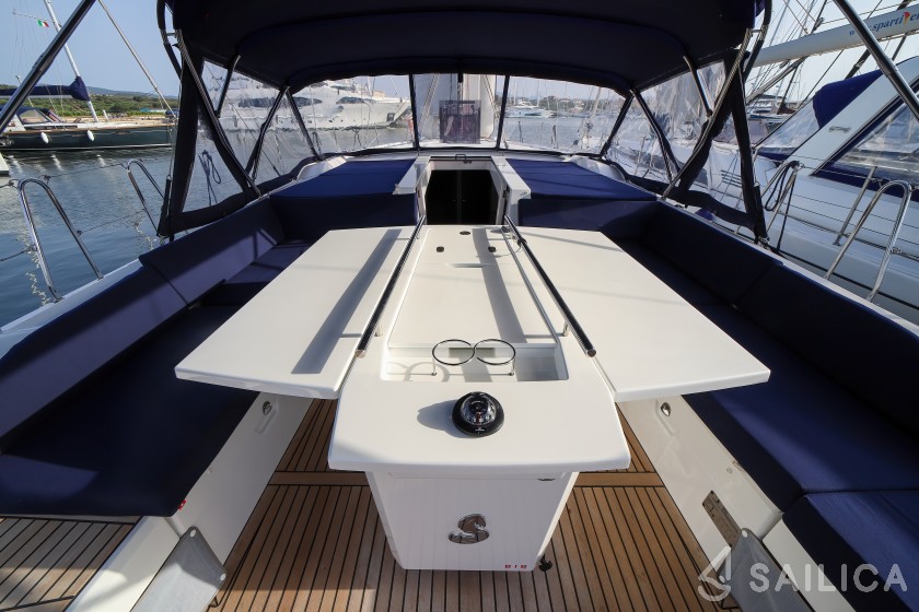 Oceanis 51.1 - Yacht Charter Sailica